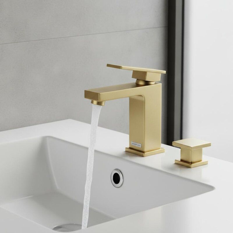 Square Modern Brass Basin Faucet Brushed Brass Finish Thiết kế hình học với Pop Up Waste Set Ceramic Valve